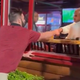 Dončićev navijač naletel na Harrisona, kar je sledilo, šokira