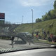 Nesreča na avtocesti: Z avtom trčil v ograjo