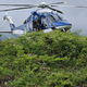 Deklico v težavah v dolino prepeljal helikopter